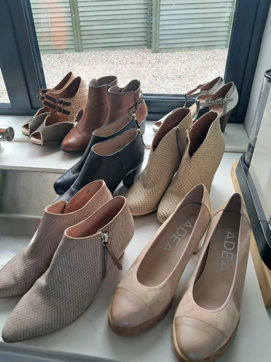 Shoes and boots - Image 1