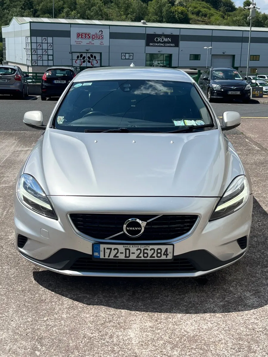 Volvo v40 R design d2 - Image 1