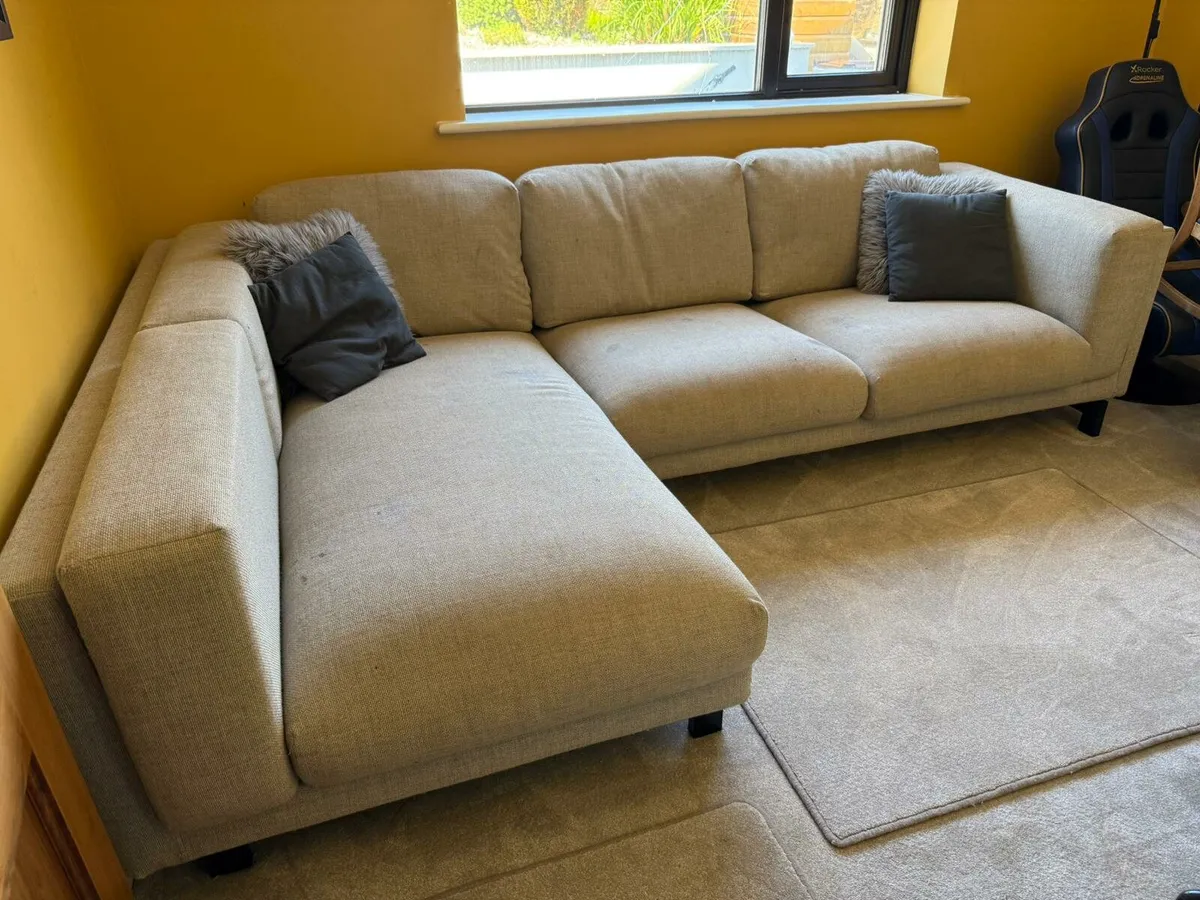 Corner couch, armchairs and tv unit - Image 1