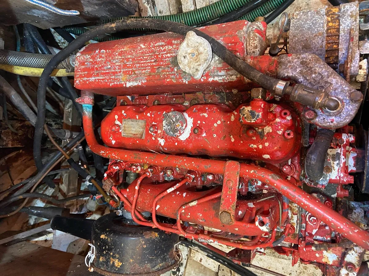 Boat engine - Image 1