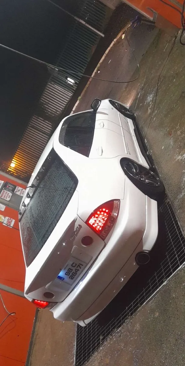 Toyota altezza - Image 3