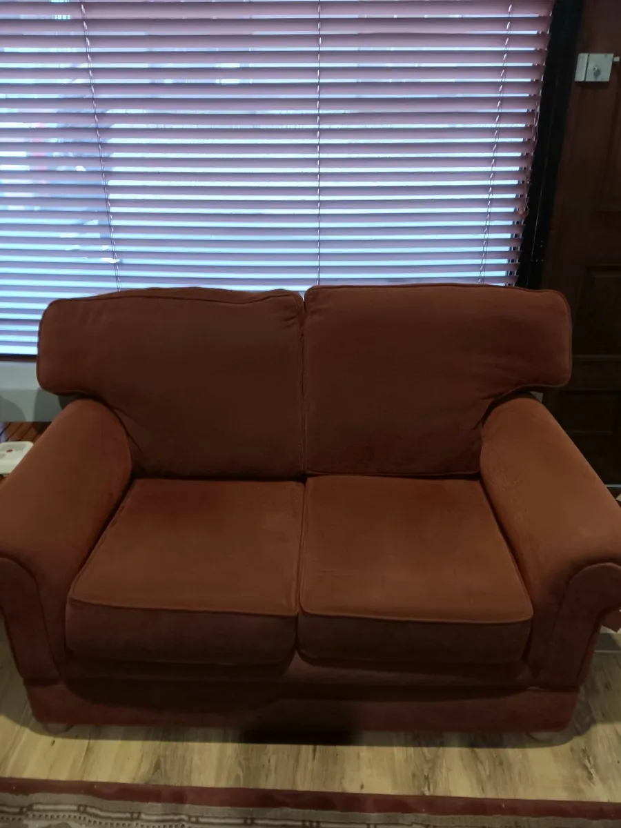 2 seater settee - Image 1