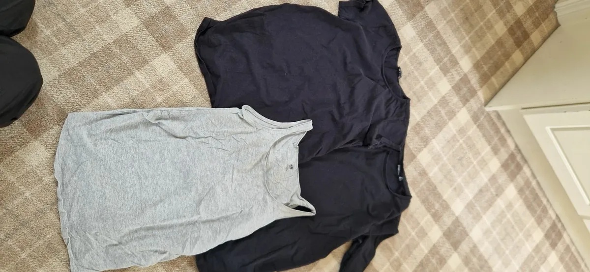 Maternity clothes - Image 2