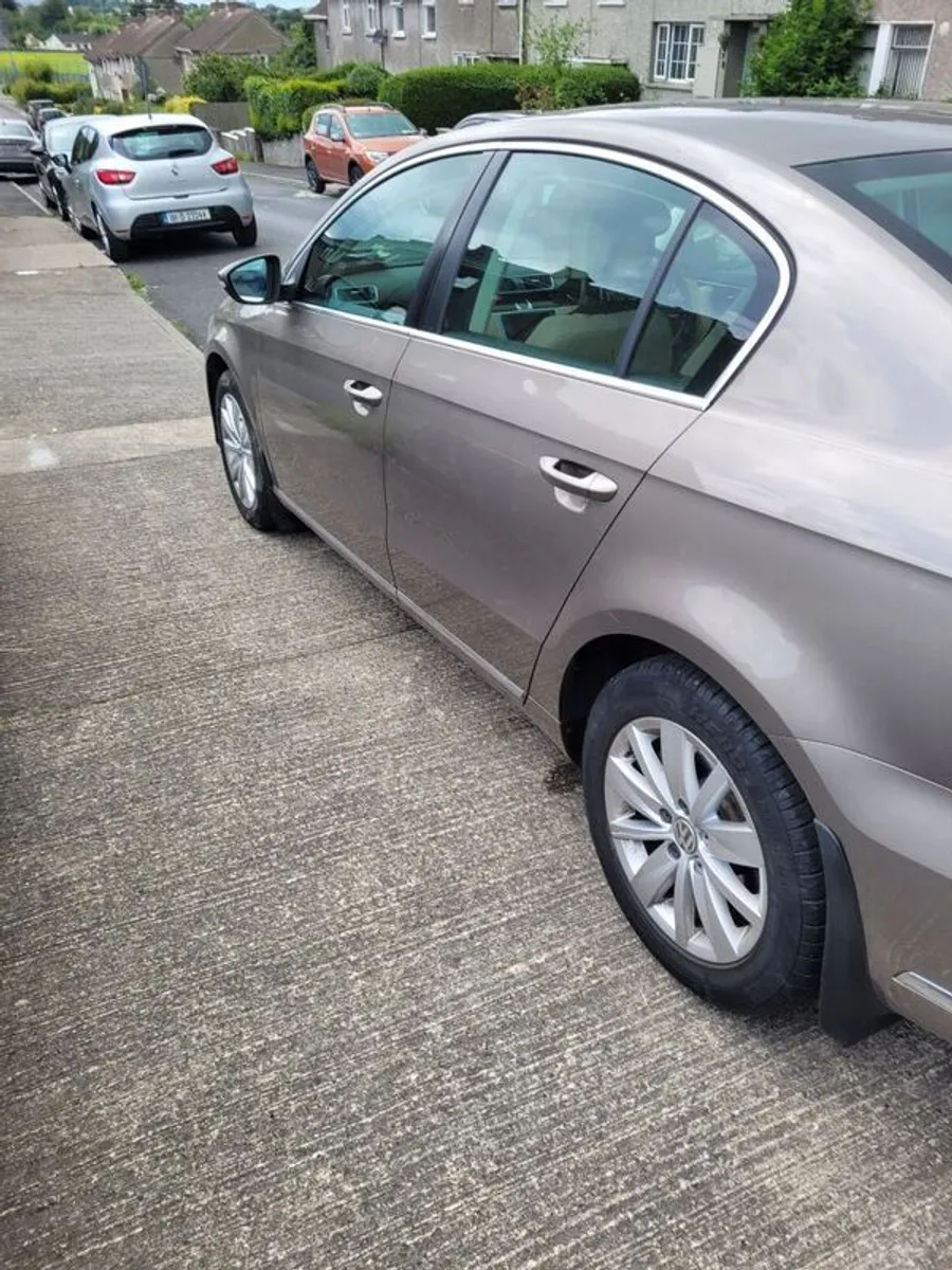 2011 Volkswagen Passat - Image 4