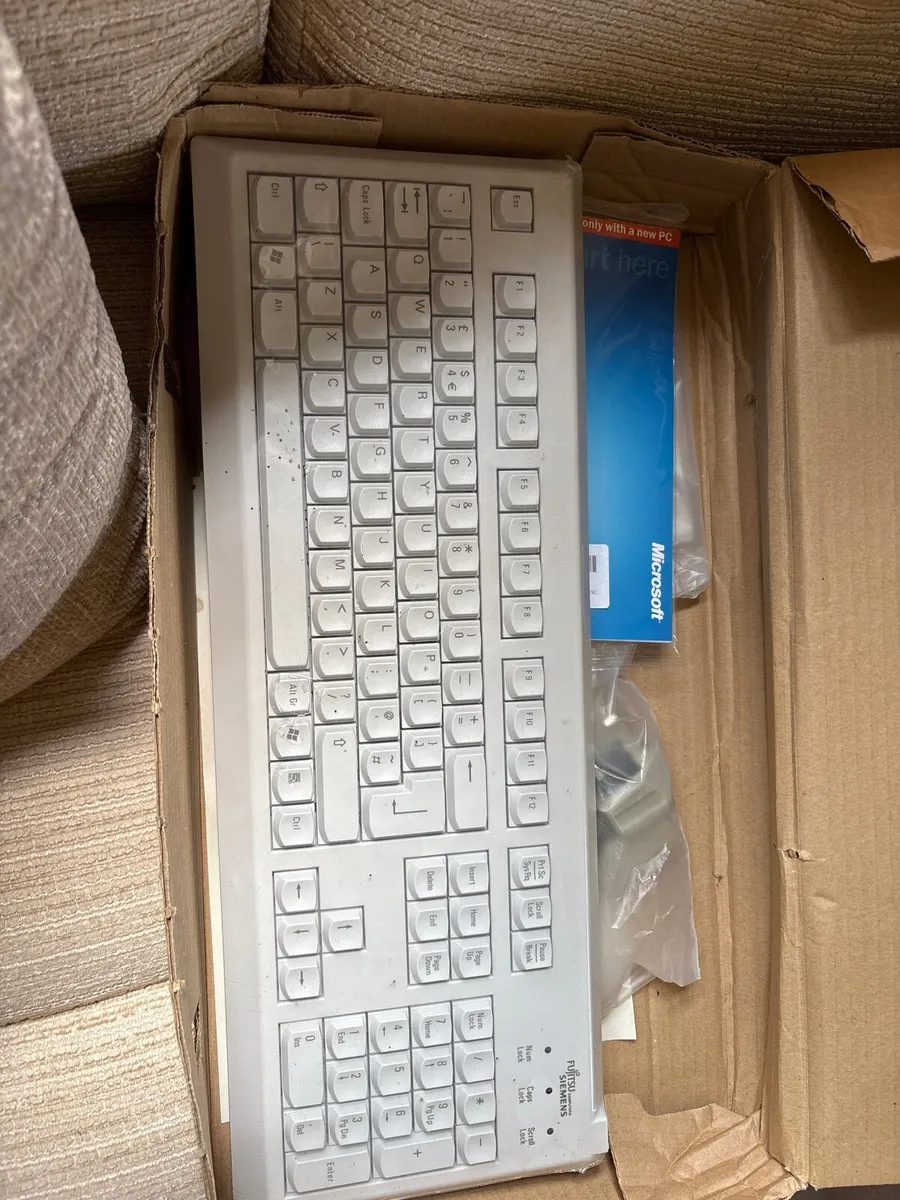 Fujitsu Siemens Keyboard - Image 1