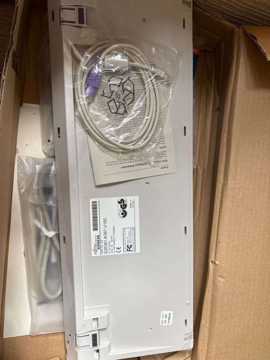 Fujitsu Siemens Keyboard - Image 2