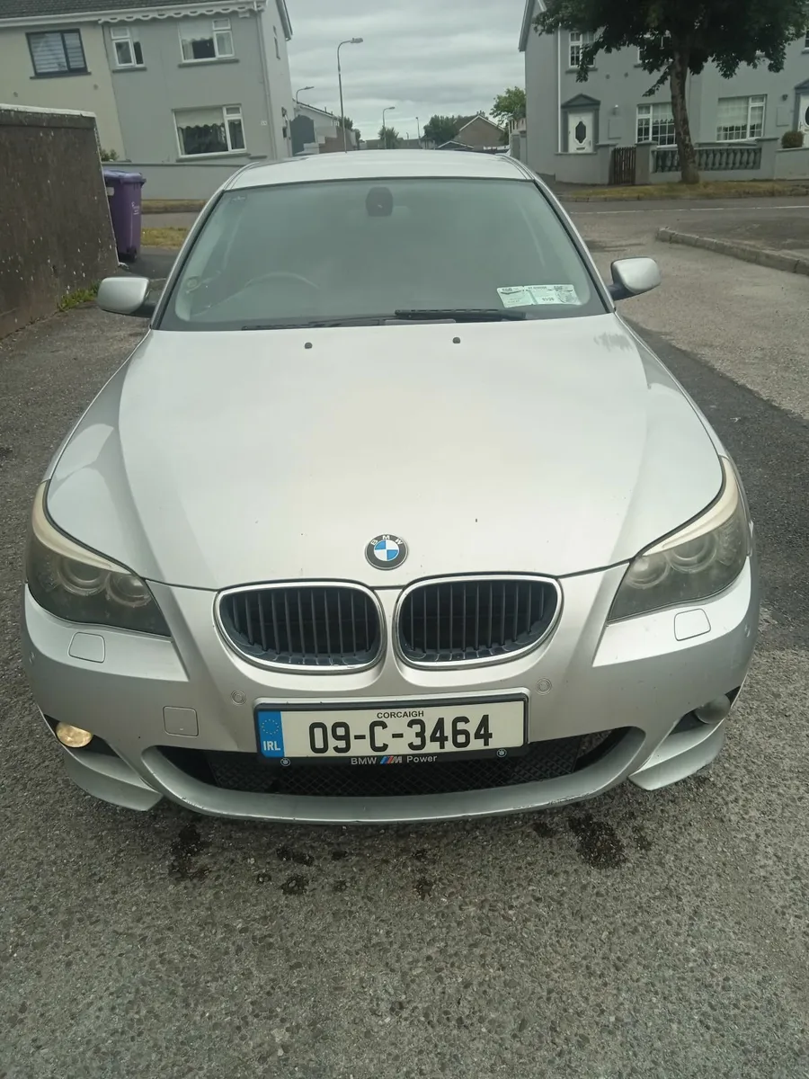 BMW 5-Series 2009 - Image 1