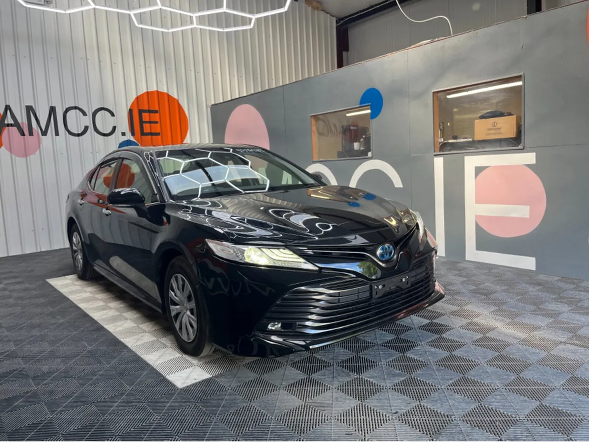 Toyota Camry 2.5 HYBRID / 100k KMs / REVERSE CAMER - Image 1