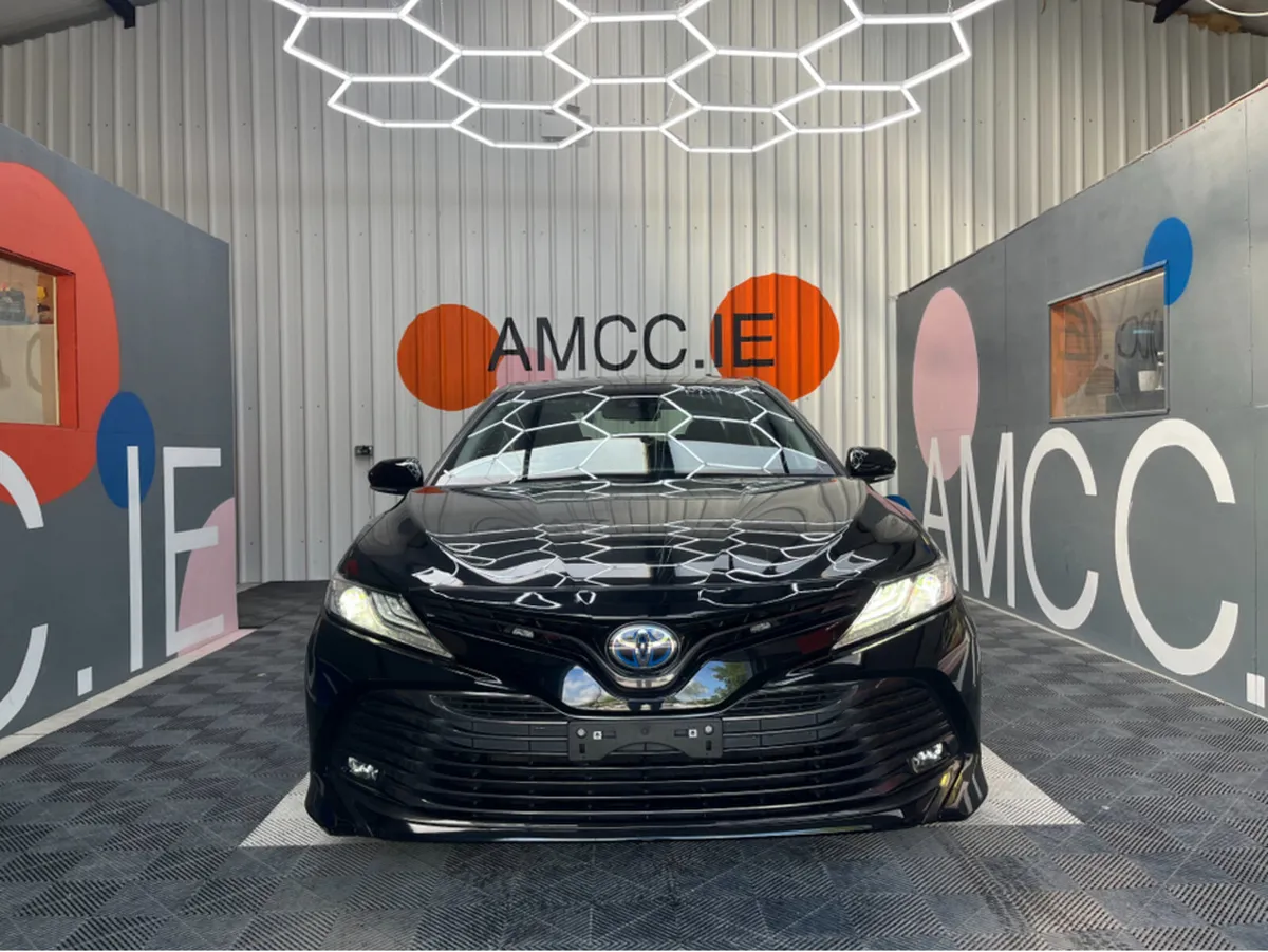 Toyota Camry 2.5 HYBRID / 100k KMs / REVERSE CAMER - Image 2