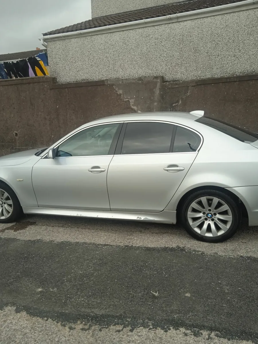 BMW 5-Series 2009 - Image 3