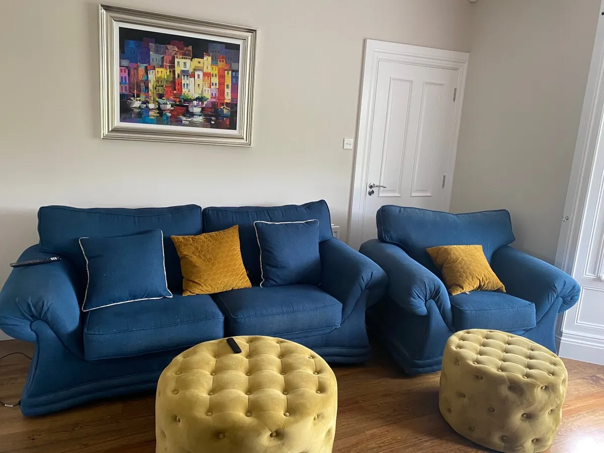 Suite of furniture - Image 1