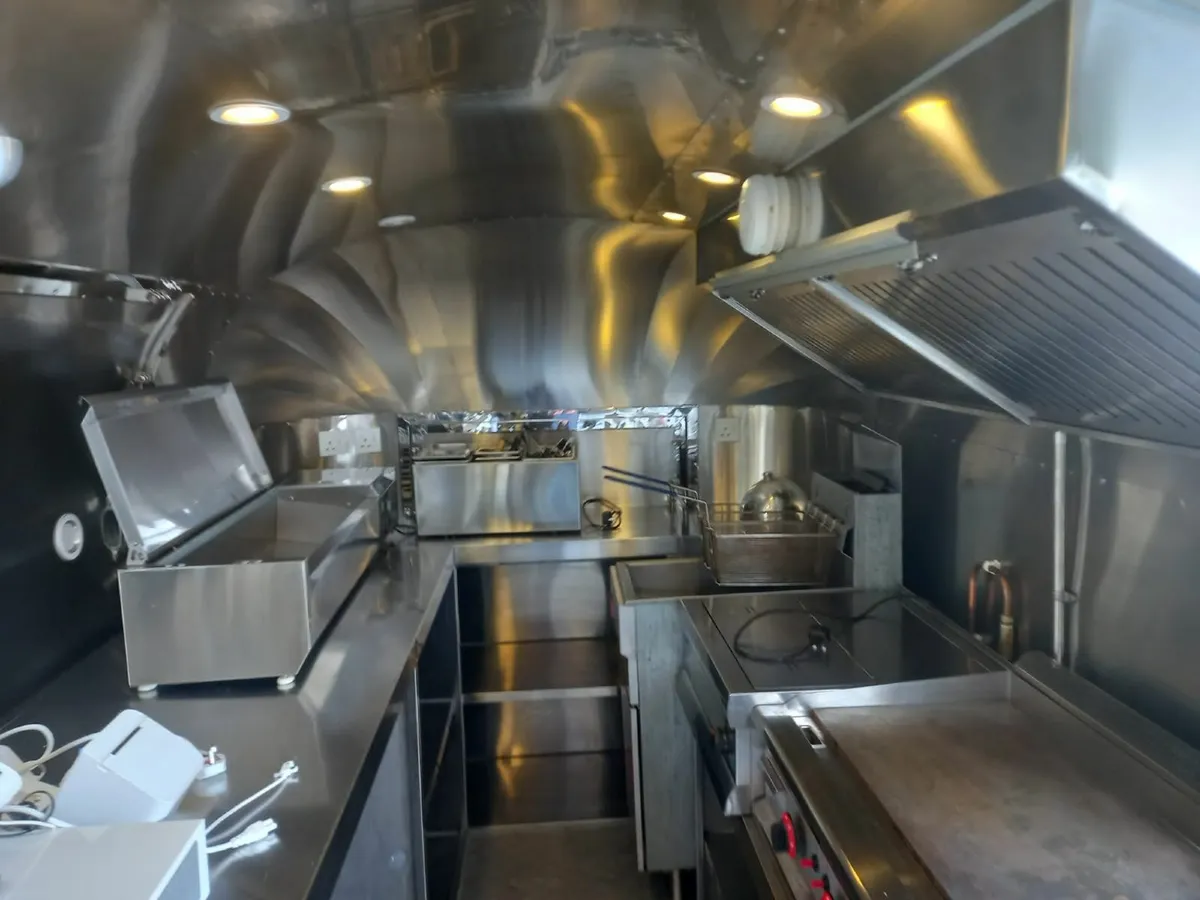 Airstream-Style Catering Trailer - Image 3