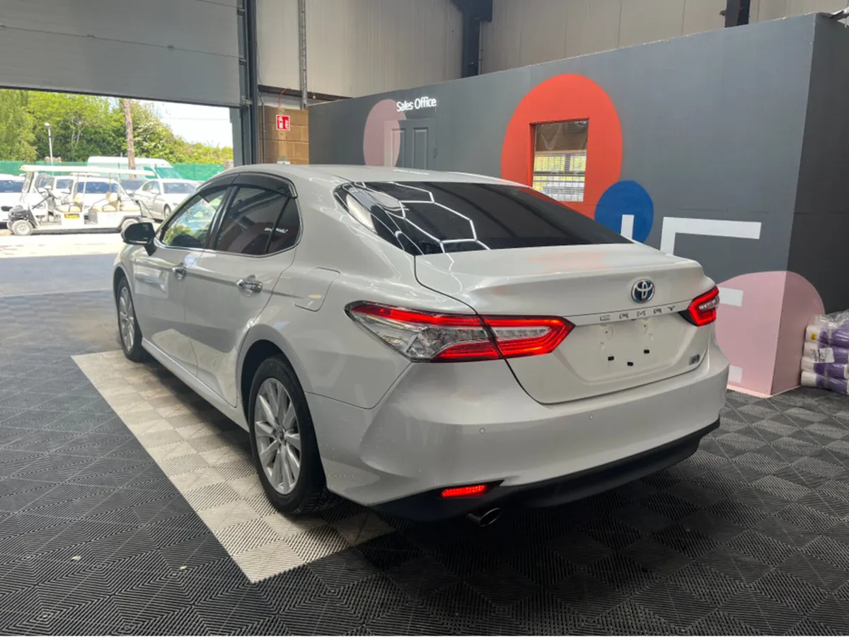 Toyota Camry 2.5 HYRBID / 94k KMs / REVERSE CAMERA - Image 4