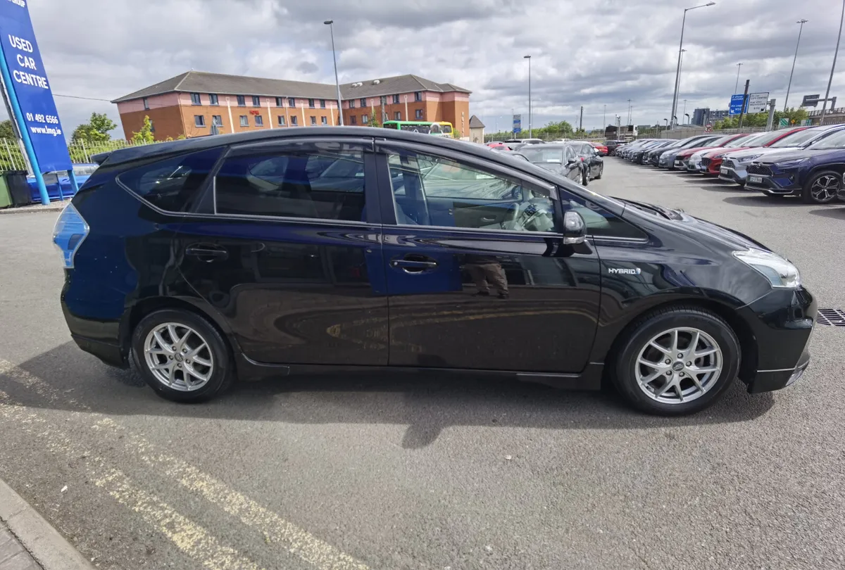 TOYOTA PRIUS ALPHA 1.8 **7 SEATER** PETROL HYBRID - Image 4