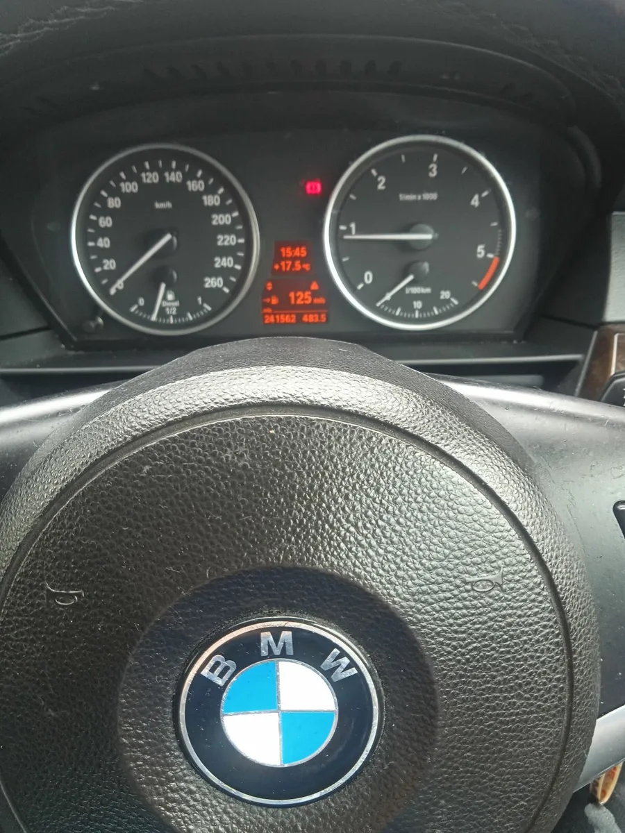 BMW 5-Series 2009 - Image 4
