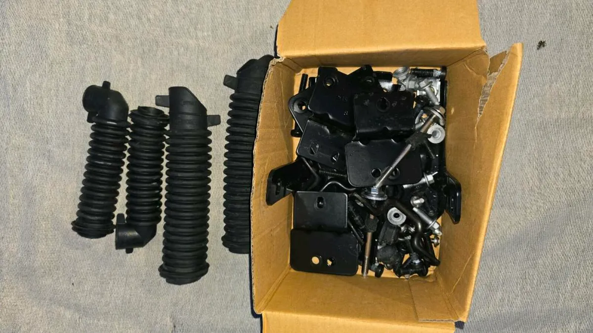 2025 Ford Ranger Manual rool top cover & parts1100 - Image 3