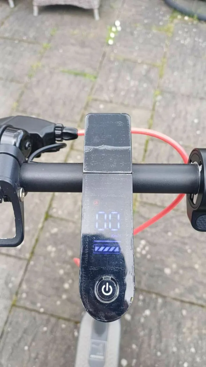 Aovopro es80 electric scooter - Image 4