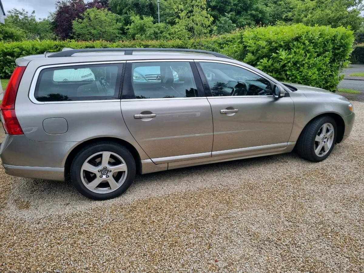 Volvo V70 - Image 1