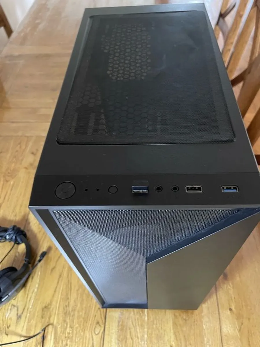 Gaming PC with Keyboard,Mouse + HyperX Headphones - Image 3