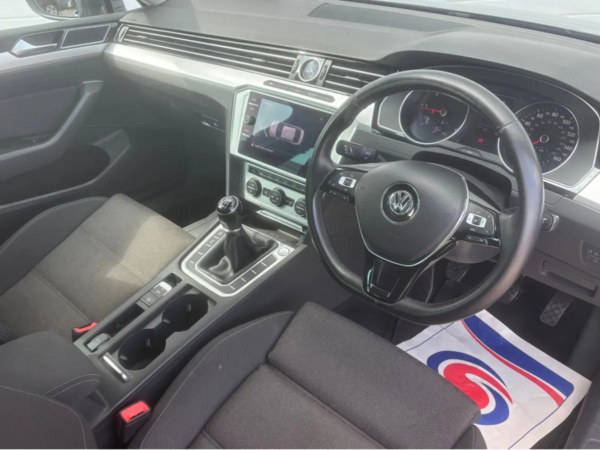 Volkswagen Passat 2.0 TDI SE BUSINESS 4DR 150PS - Image 3