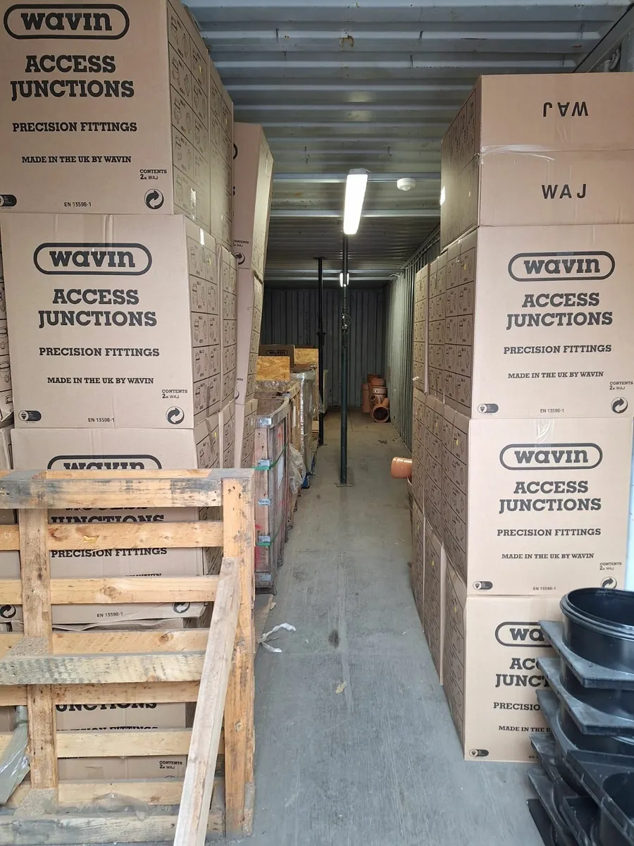 40ft Container with Internal Lighting and Railings - Image 2