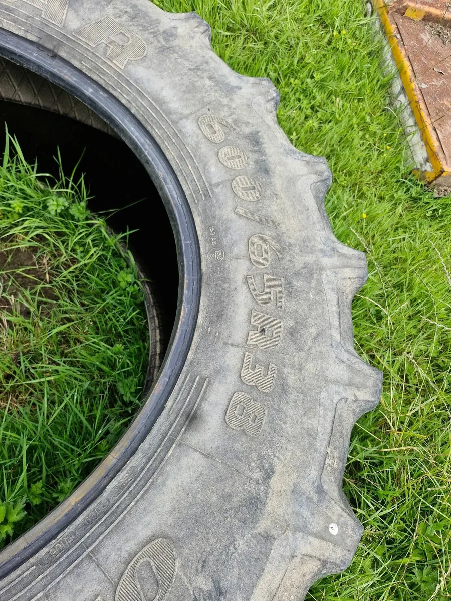 600/65r38 - Image 2