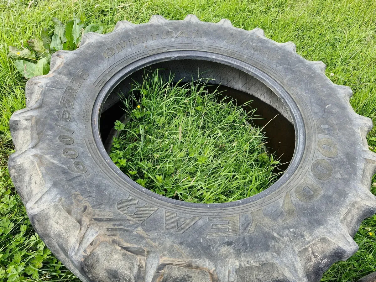 600/65r38 - Image 4