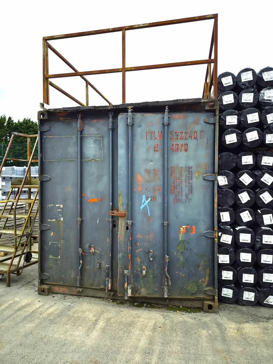 40ft Container with Internal Lighting and Railings - Image 3