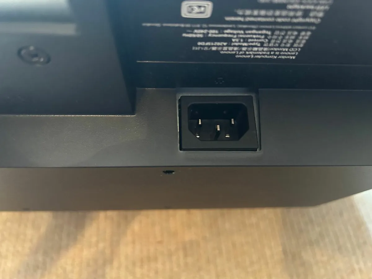 Lenovo Monitor - Image 3