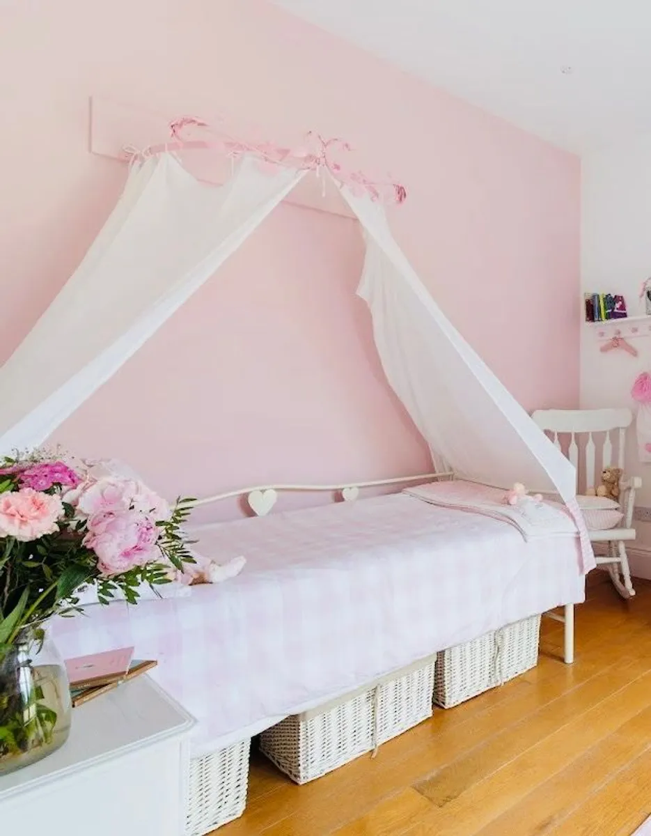 Metal bed canopy - Image 1