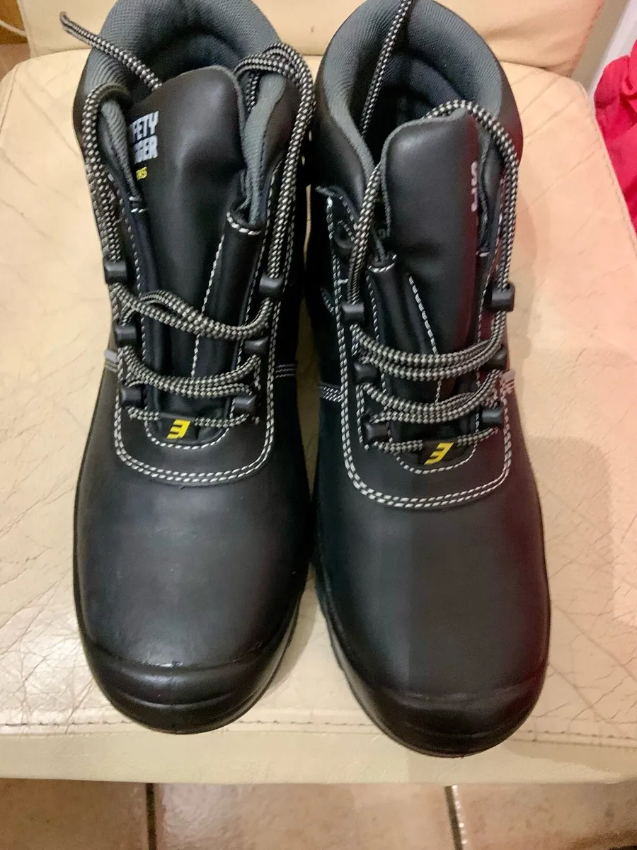 Safety boots - Image 1