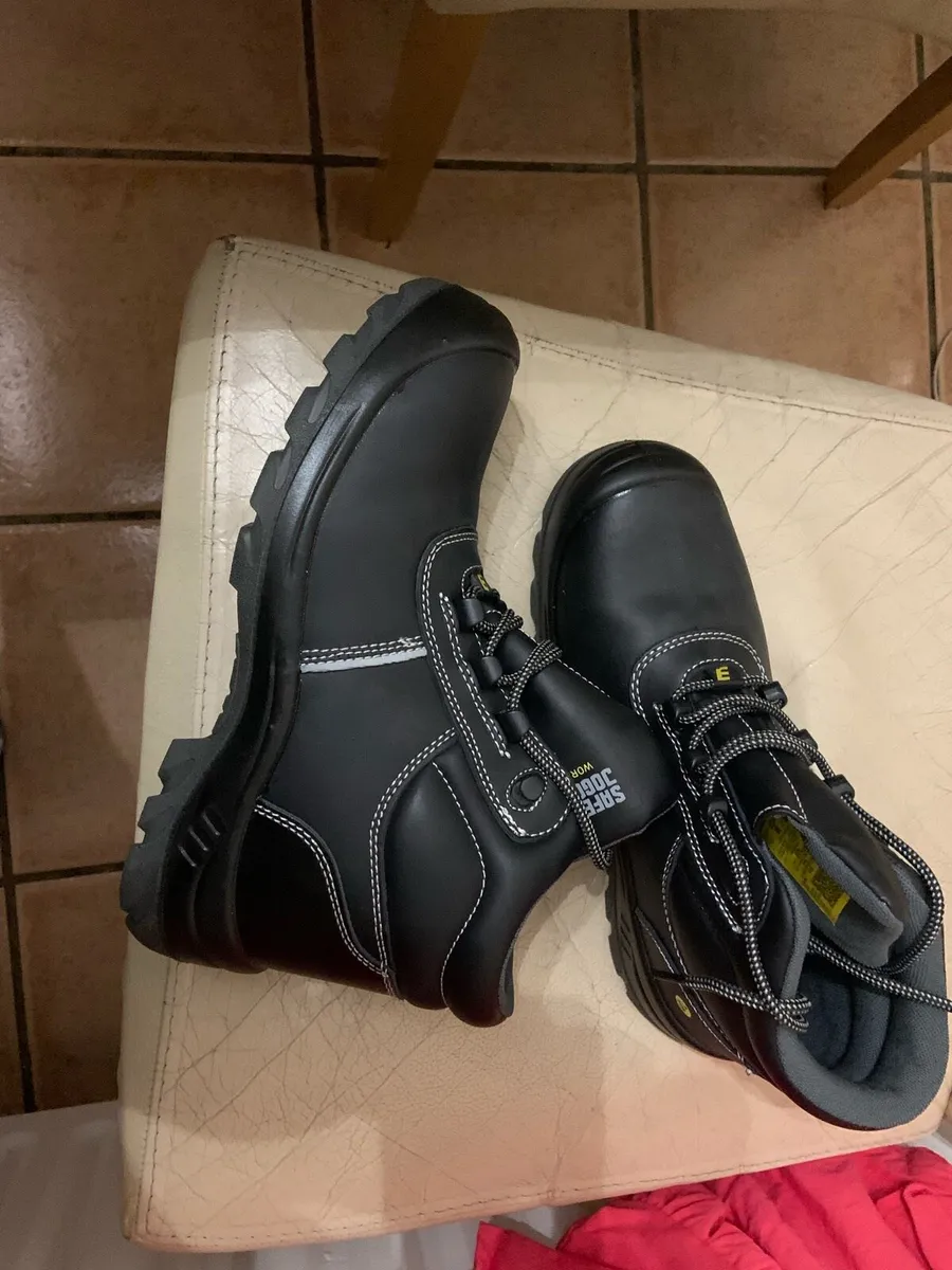 Safety boots - Image 3