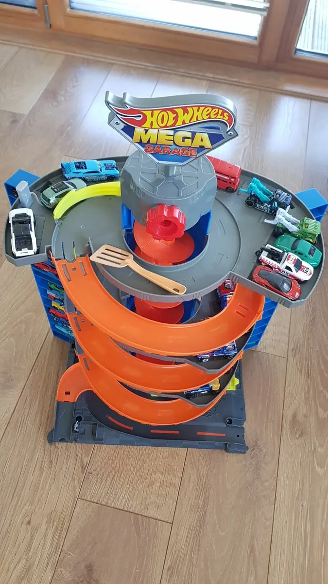 Hot Wheels City Mega garage  with cars - Image 2