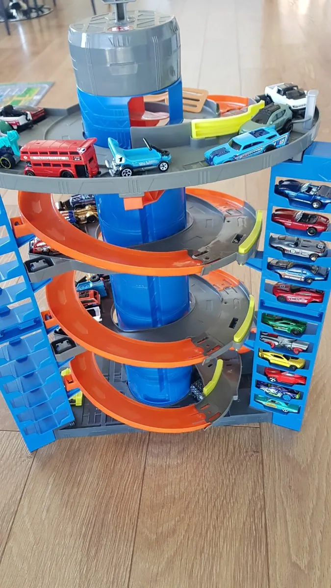 Hot Wheels City Mega garage  with cars - Image 3