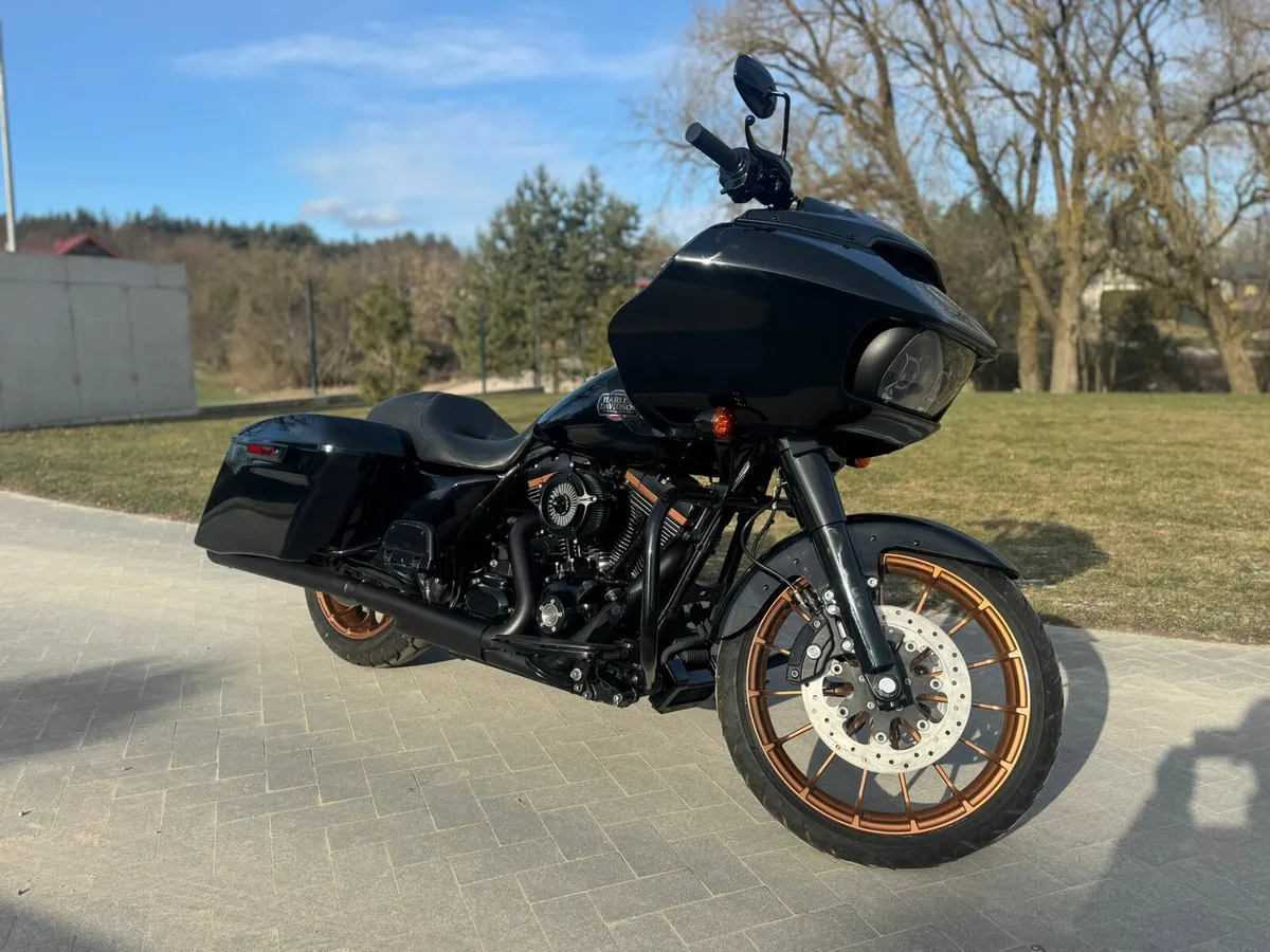 HARLEY DAVIDSON ROAD GLIDE - Image 1