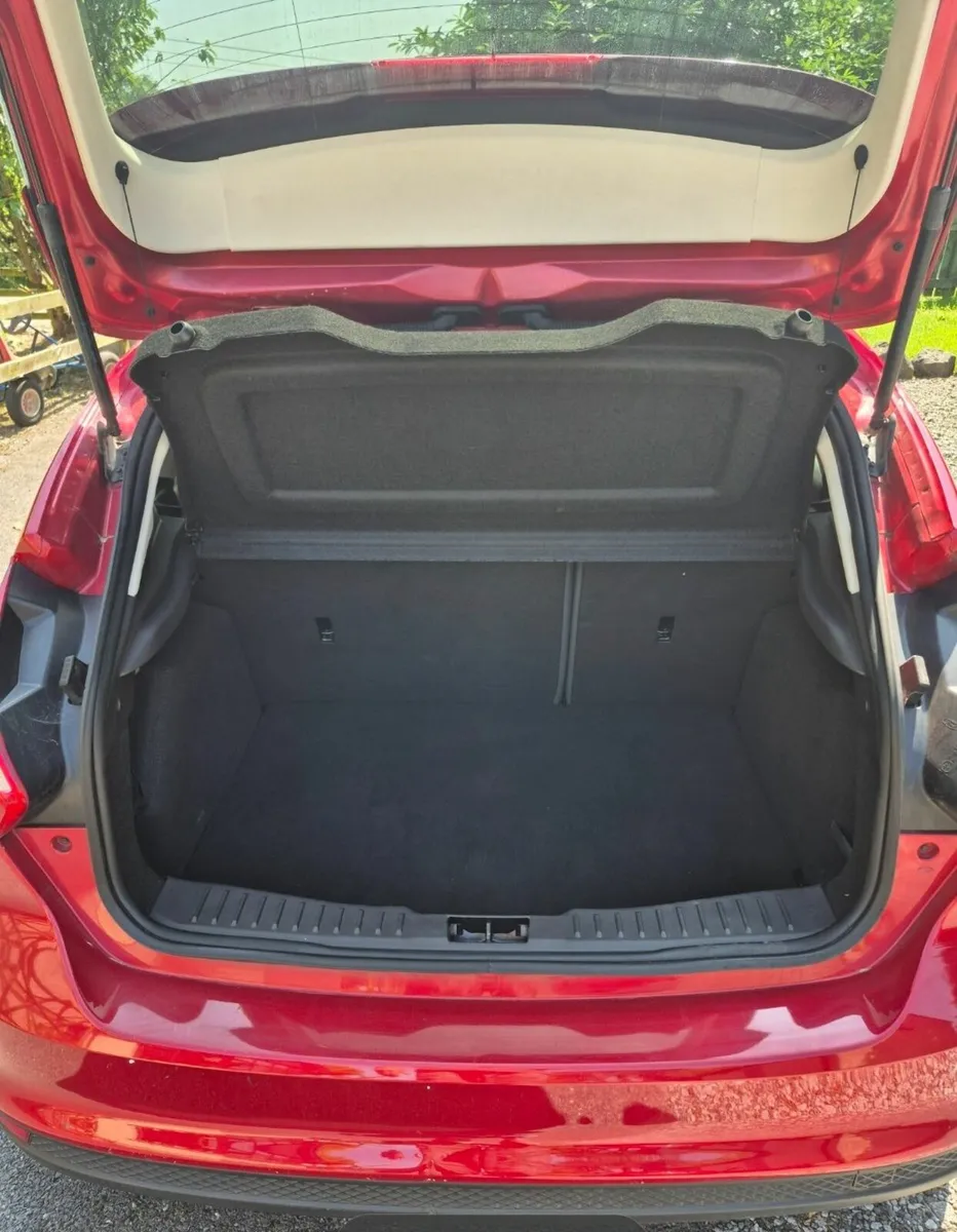 Ford Focus 2012 - Image 2
