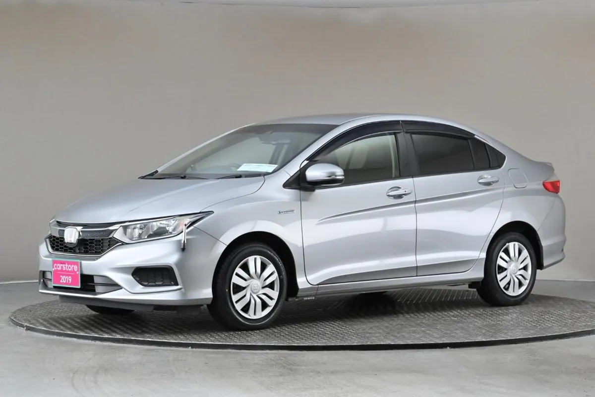 Honda Grace 1.5 Hybrid 4DR Auto  low Mileage rear - Image 4