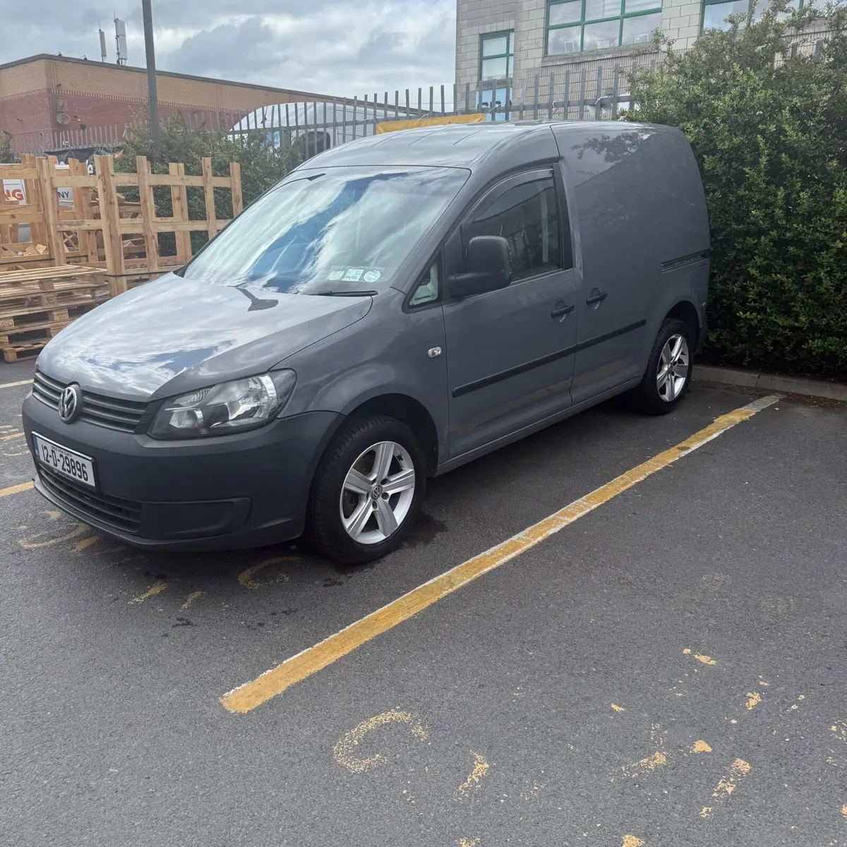 Volkswagen Caddy 2012 - Image 2