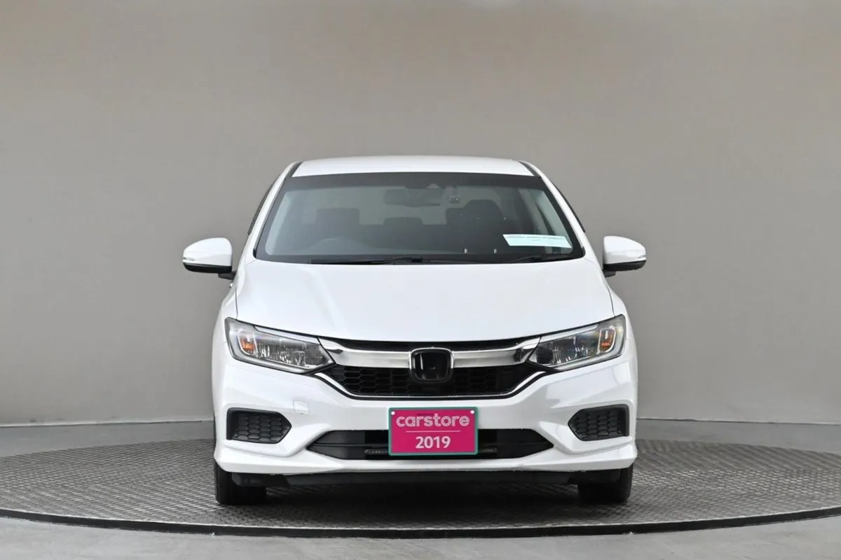 Honda Grace 1.5 Hybrid 4DR Auto  reverse Cam priv - Image 2