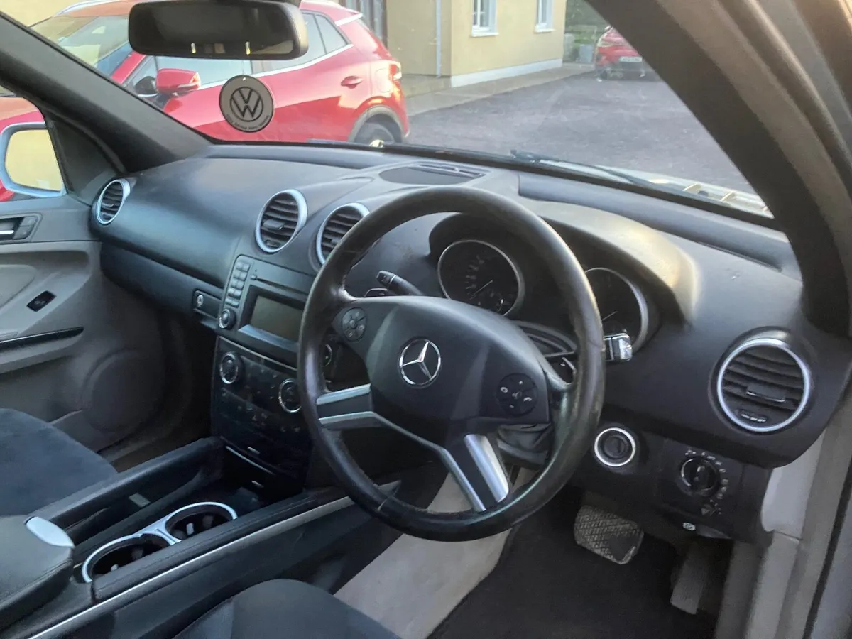 Car - Image 3