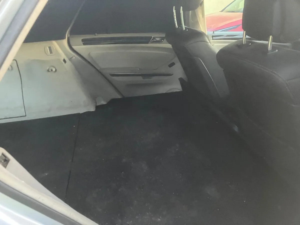 Car - Image 4