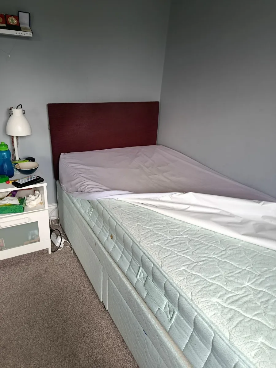 Single bed - Image 1