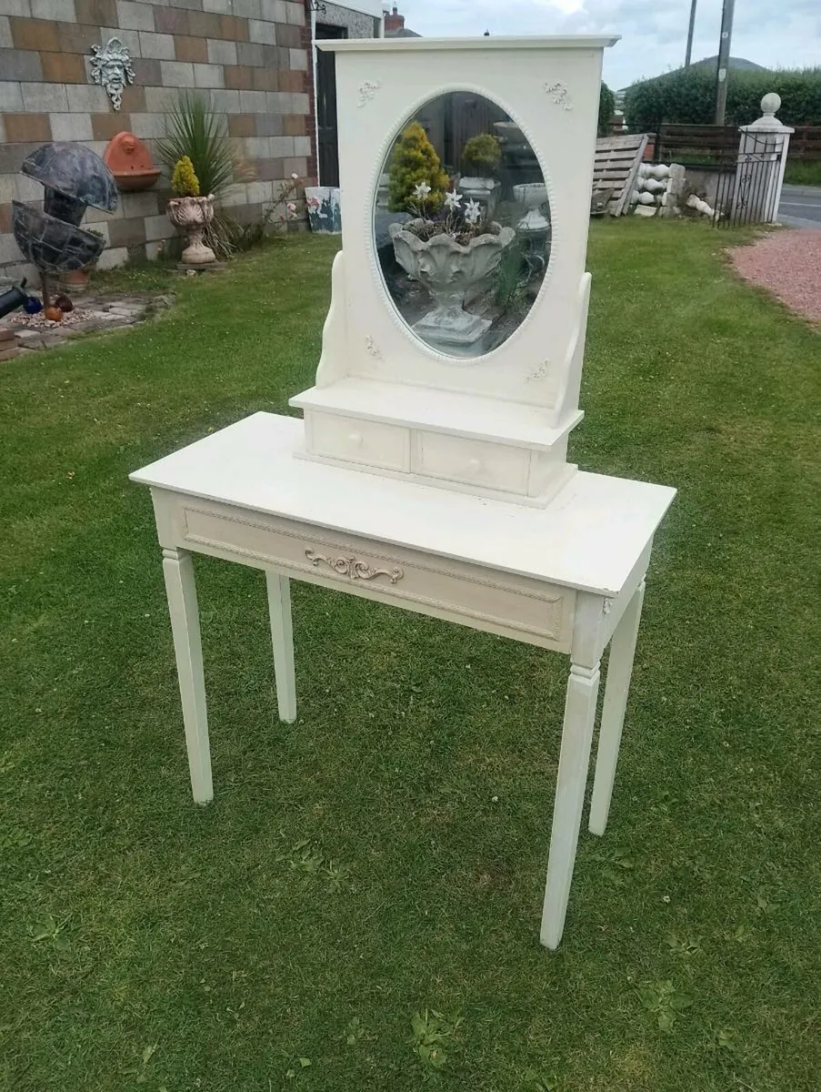 Dressing table with mirror - Image 1