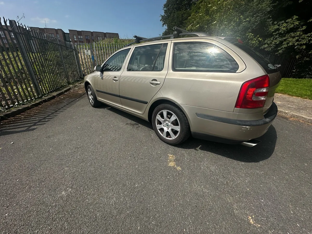Skoda Octavia 1.6 Petrol Automatic - Image 2