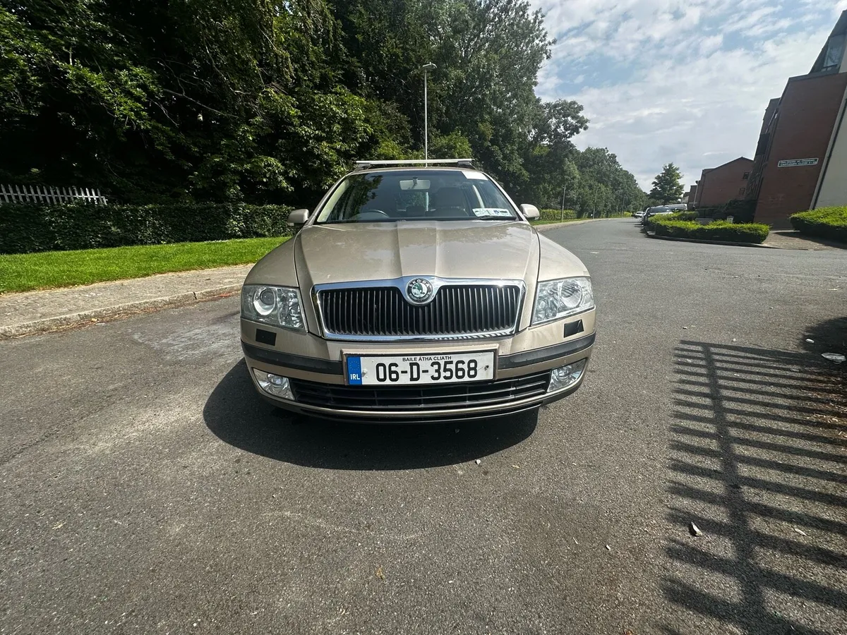 Skoda Octavia 1.6 Petrol Automatic - Image 3
