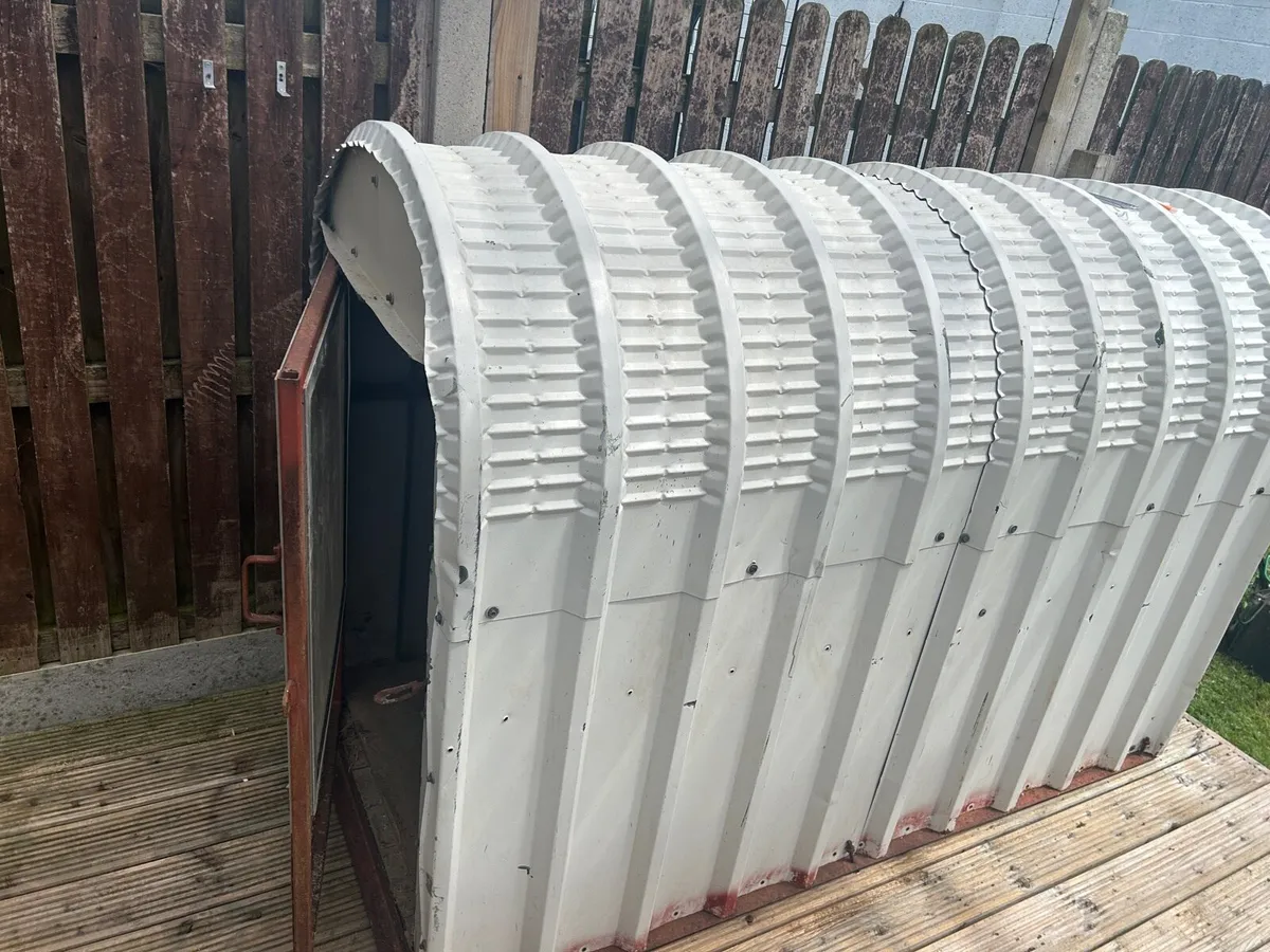 Dog kennel - Image 1