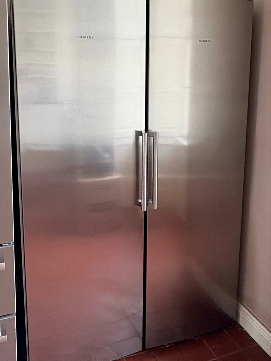 Siemens Freestanding fridge & freezer iq300h - Image 1