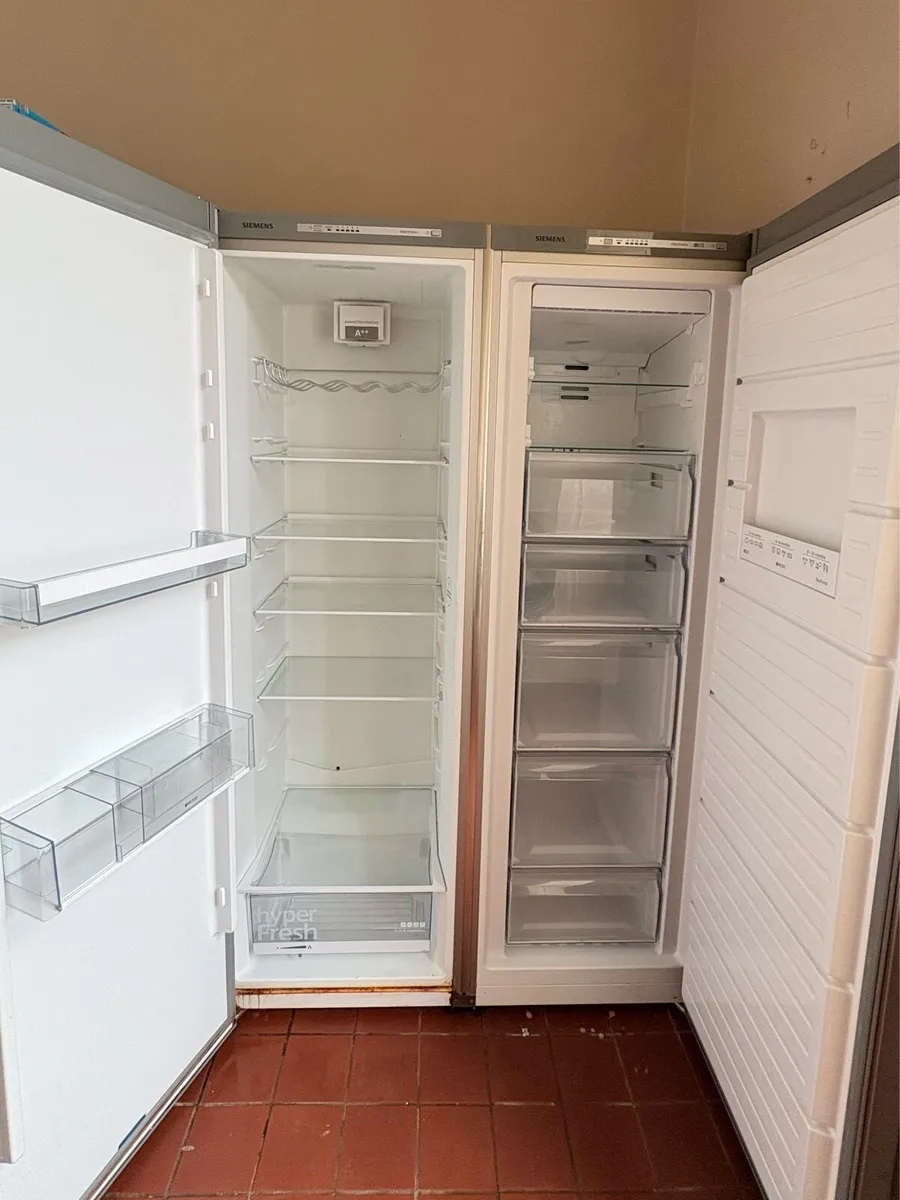 Siemens Freestanding fridge & freezer iq300h - Image 2