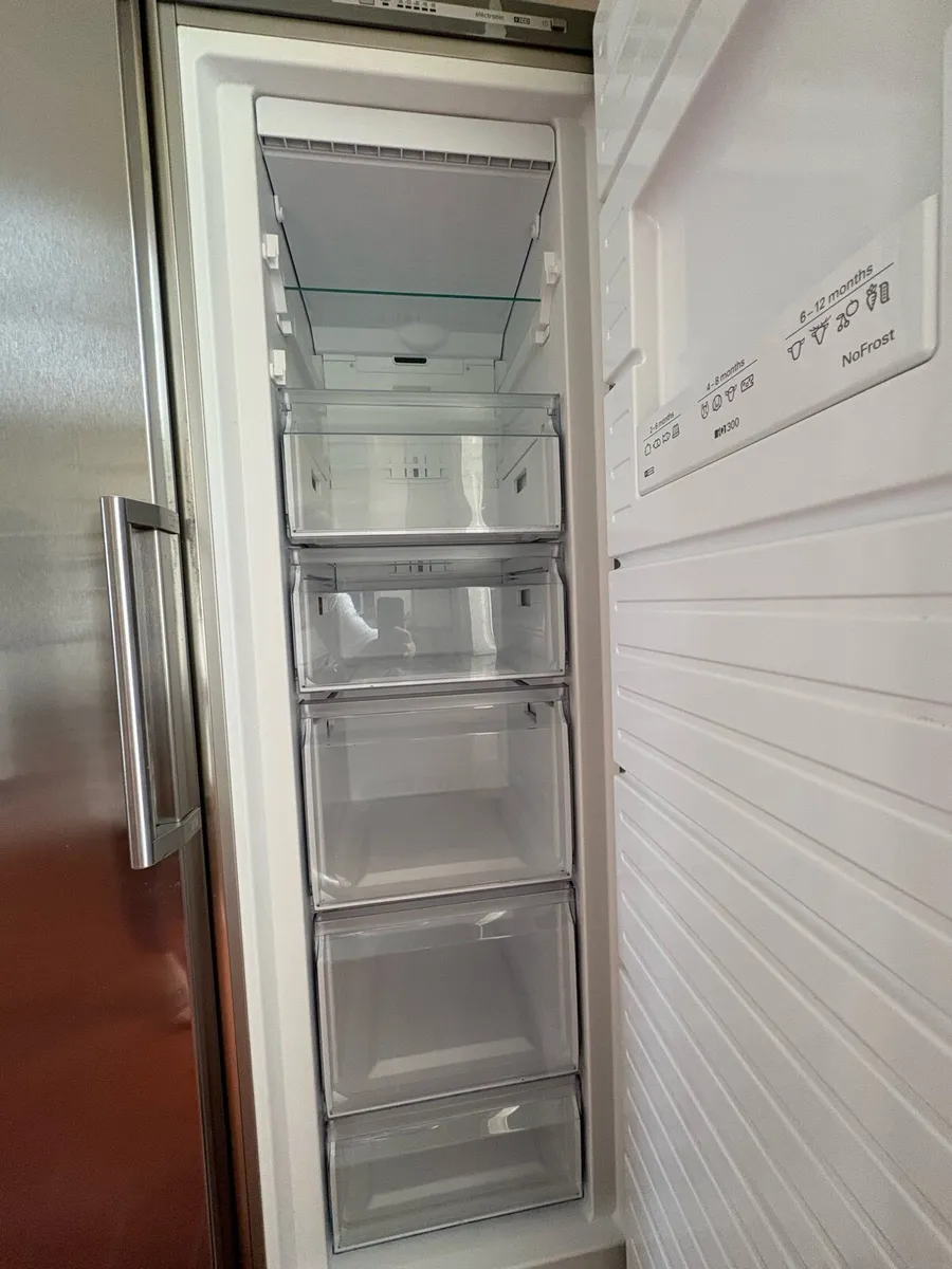 Siemens Freestanding fridge & freezer iq300h - Image 3