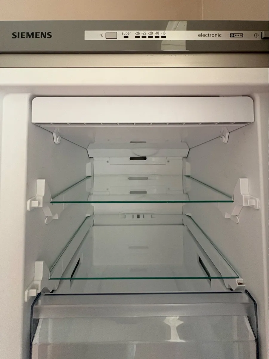 Siemens Freestanding fridge & freezer iq300h - Image 4